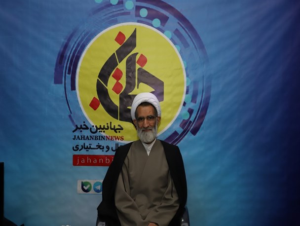 مسئولین در تصمیم‌گیری‌ها میدان را برای دشمن باز نکنند