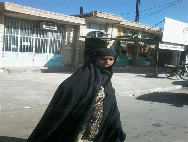 مهمانی که با سماجت نان خود را از صاحبخانه می گیرد