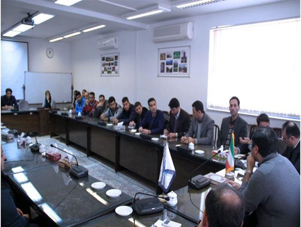 نشست رییس دانشگاه آزاد اسلامی لاهیجان با دانشجویان گروهای مختلف این واحد+تصاویر