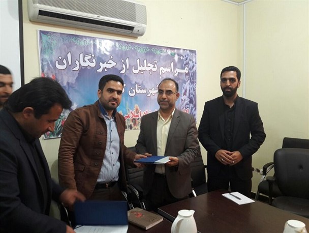 مراسم تجلیل از خبرنگاران شهرستان کارون برگزار شد +تصاویر