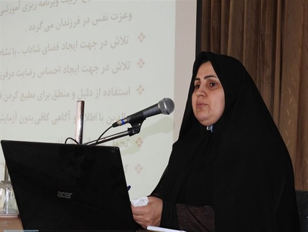 خانواده به عنوان مهم ترین نهاد در پیشگیری از آسیب های اجتماعی است