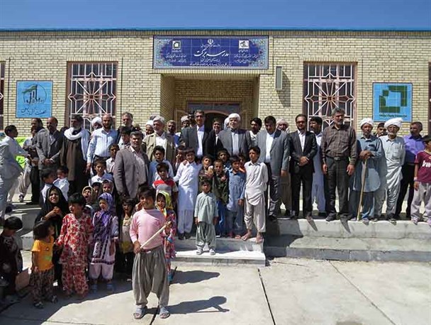 حمایت مالی و معنوی از دانش آموزان استان/ بنیاد برکت در مناطق محروم سیستان و بلوچستان مدرسه می‌سازد