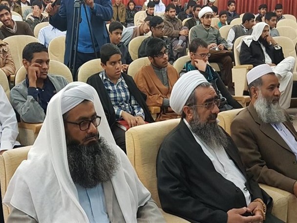 هر کس که جلوی نظام جمهوری اسلامی بایستد از مردم سیلی می خورد/ تحصیل کردگان حوزه و دانشگاه مراقب نفوذ جریانات انحرافی باشند