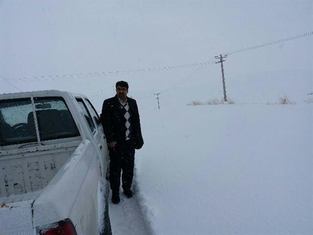 برف راه 40 روستای بخش باروق میاندوآب را مسدود کرد/ تلاش راهداران برای بازگشایی محورهای مواصلاتی