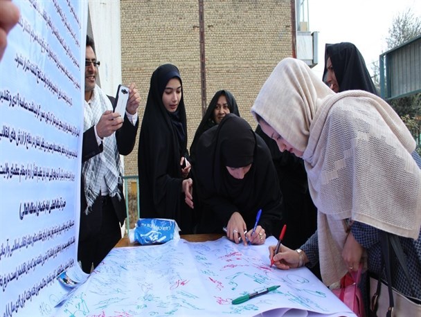 امضای طومار در محکومیت فتنه ۸۸ در کردکوی + تصاویر