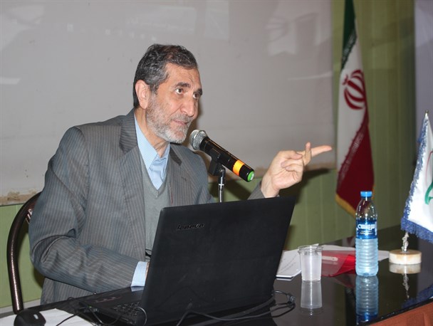 اعلام پیروزی با ۶۰ درصد آرا در ظهر انتخابات۸۸ توسط نماینده موسوی در شورای نگهبان / درب سفارت خانه های غربی در فتنه ۸۸ بر روی معترضین باز بود