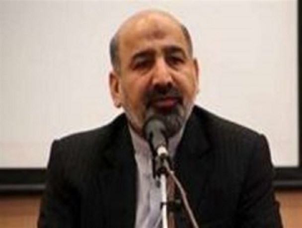 دشمن به دنبال تغییر باورهای انقلابی مردم است/ انقلاب را فدای هیچ کس نمی‌کنیم
