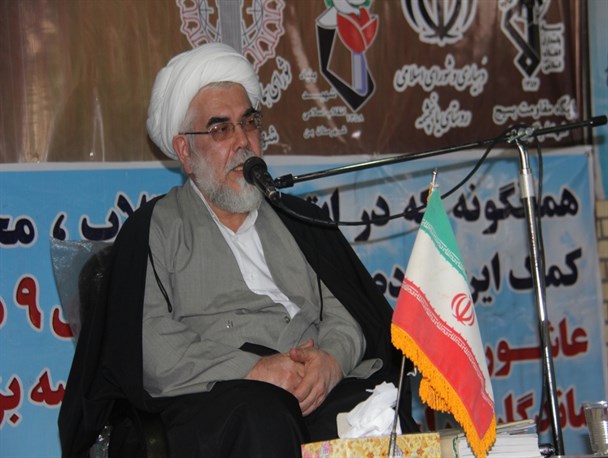 آثار فتنه دارد در ما محیا می شود/ آغاز فتنه از انحراف فکری و انحراف سیاسی است/بصیرت بالای شهید سورانی او را شهید شاخص کرد