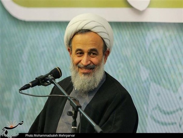 مشکلات اقتصادی به‌واسطه گره‌زدن کارها به کدخداست/ مردم در "۹ دی" ایستادگی پای درس رهبری را نشان دادند