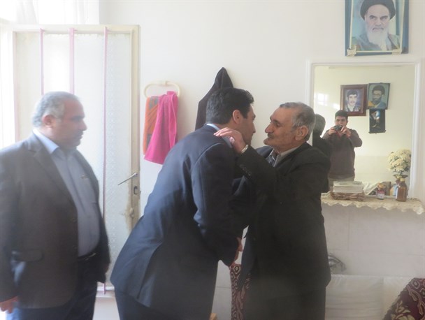 خانواده شهدا فرزندان خود را در راه اسلام و انقلاب تقدیم کردند