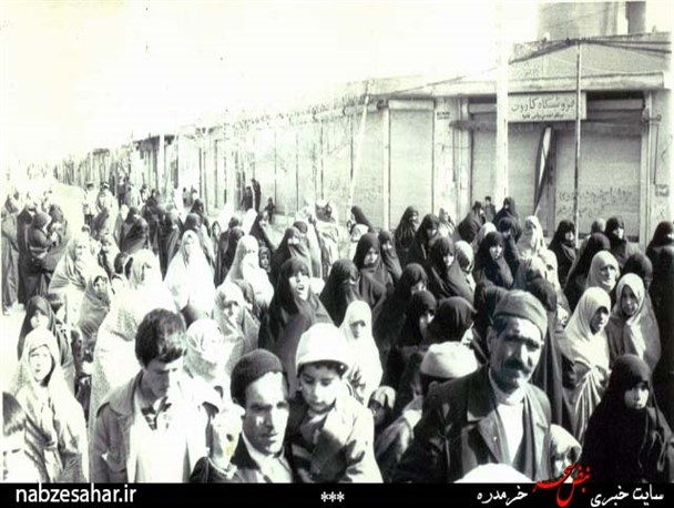 تصاویر/ تظاهرات مردم خرمدره در سال ۵۷ علیه شاه