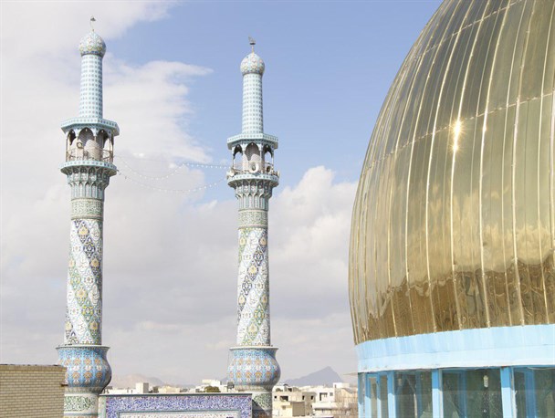 کتیبه های در حال نصب مسجد جامع آباده + تصویر