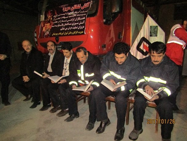 دراقدامی خودجوش و به یاد شهدای پلاسکو/روشن کردن شمع و به سوگ نشستن جوانان هلال احمر اسدآباد
