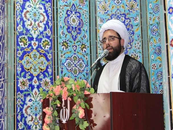 مسئولان عزت انقلاب را با وعده‌های دروغ استکبار معامله نکنند