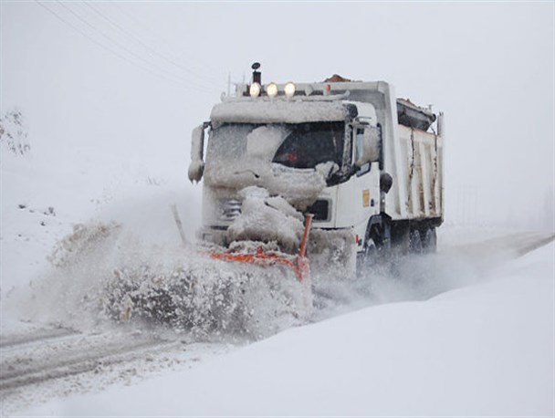 راه ارتباطی ۱۰۰ روستای بخش کاکاوند همچنان مسدود است/ مدارس ابتدایی بخش کاکاوند در نوبت عصر تعطیل شد