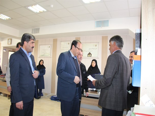 بازدید سرزده فرماندار قاین از برخی ادارات شهرستان/ گلایه های مردمی از سنگ اندازی های مسئولین