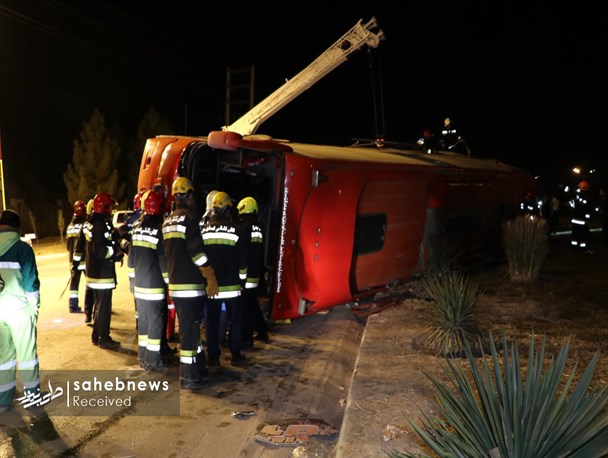 واژگونی اتوبوس تهران–شیراز با 19 مصدوم و 9 فوتی