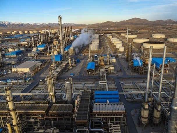 ۲۰ درصد بنزین کشور در پالایشگاه امام خمینی(ره) شازند تولید می‌شود/ پالایشگاه‌سازی؛ نماد تکیه بر توان داخلی