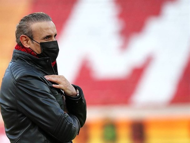 گل‌محمدی: برای بازگشت 3 شرط دارم؛ تا دوشنبه صبر می‌کنم/ از سپاهان پیشنهاد ندارم، خسته شده‌ام