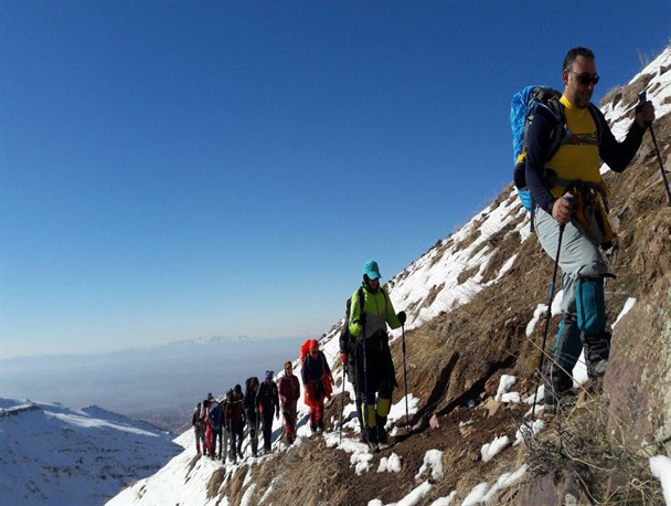 اعزام کوهنوردان اشتهارد به کوه های ۲۶۵۰ متری آسمان کوه/ تصاویر