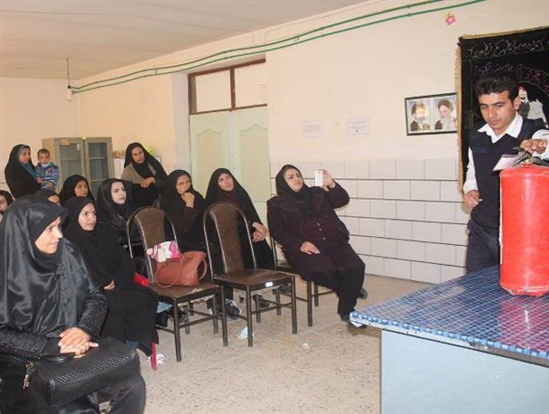 کارگاه آموزشی اطفاء حریق و آشنایی با سیستم های آتش نشانی در اردل برگزار شد
