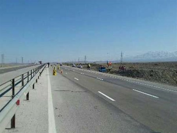 دستگیری راننده فراری که کارگرخط کشی آزاد راه کاشان-نطنز را زیر گرفت