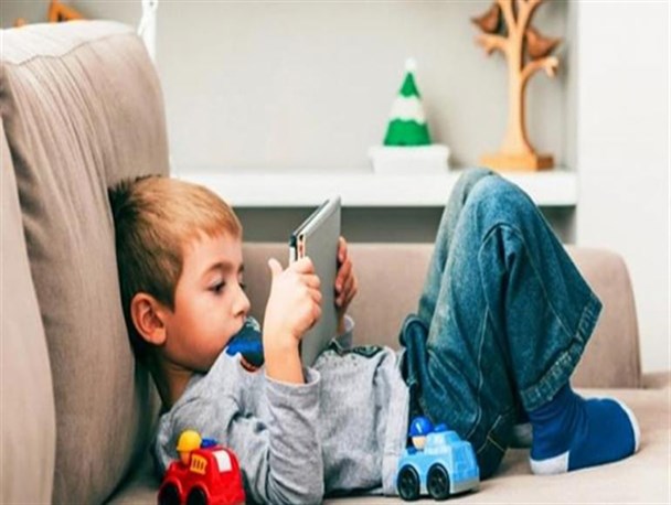 غرق شدن کودکان در فضای مجازی