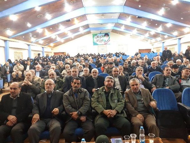 دشمن در فکر ضربه زدن به ارکان حساس نظام است
