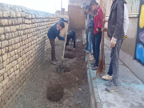400 اصله درخت در طرح جشن تولد زمین در مدارس رشتخوار کاشته شد+ تصاویر