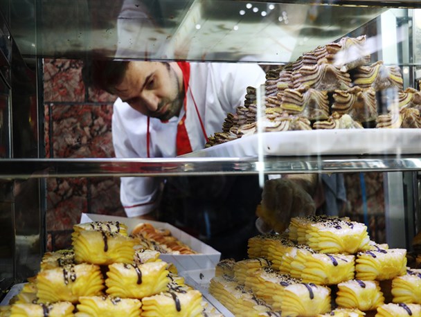 بازار داغ گل و شیرینی روز مادر+ تصاویر