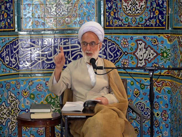 نمره دولت در مدیریت بازار قابل‌قبول نیست/گام دوم، گام امید و اتکا به جوانان است
