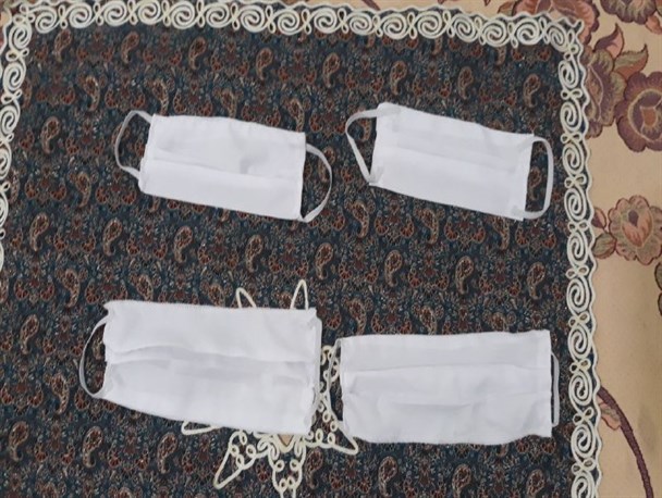 بانوی کارآفرین رشتخواری روزانه 500 ماسک تولید می‌کند