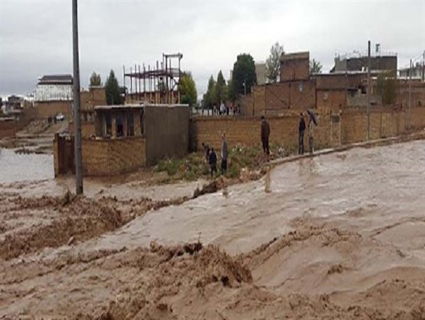 راه ارتباطی ۲۷۷ روستای سیلاب‌زده لرستان مسدود است