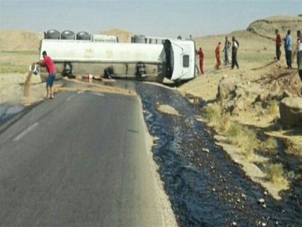 تانکر حامل سوخت در محور خرم آباد - بروجرد واژگون شد