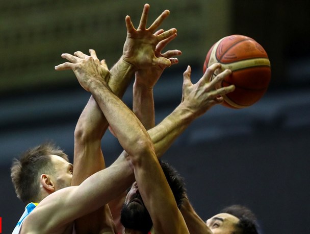 انتخابی جام جهانی بسکتبال| طلسم شکست؛ بازگشت تماشاگران به آزادی بعد از 2 سال/ زنان هم بودند