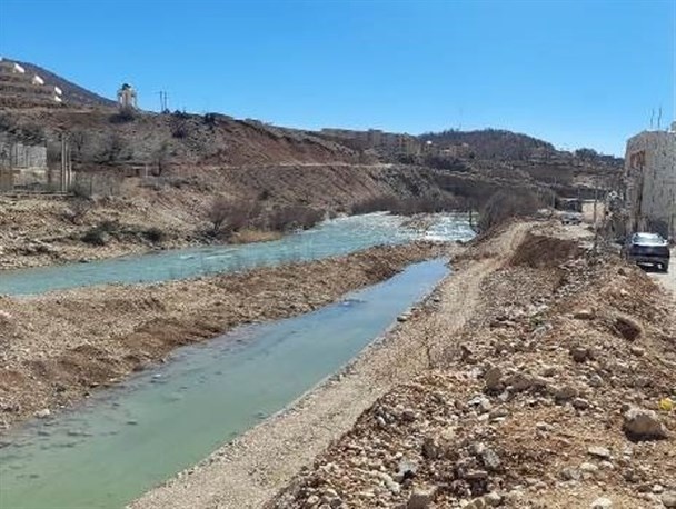 پیشرفت لاک پشتی دیوار "بلوار رجاء" در یاسوج / شهروندان همچنان چشم انتظار پایان طرح+ تصاویر