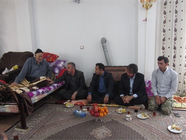 عیادت مسئولان نمین از پدر شهید پوراروج آبی بیگلو + تصاویر
