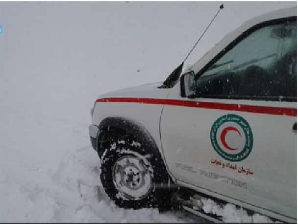 ۴۴ مسافر گرفتار در برف و کولاک سمیرم نجات یافتند