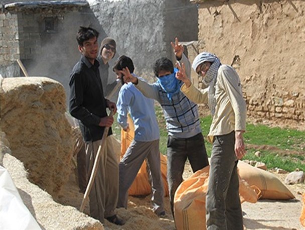 اشتغال جوانان نیازمند اعتقاد دولتمردان به اقتصاد مقاومتی است/ اردوهای جهادی و رفع گرفتاری مردم فارغ از پیچ و خم اداری