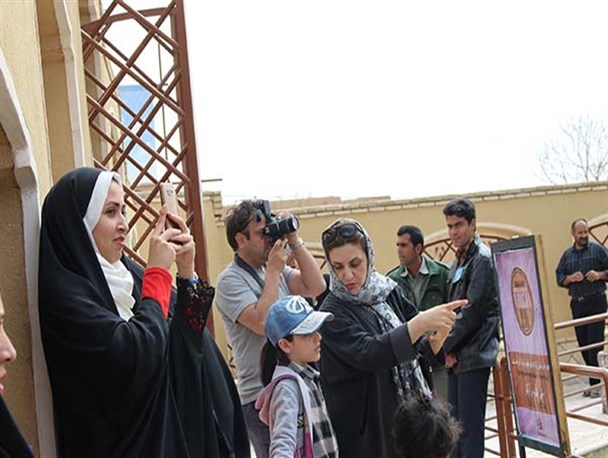 تصاویر/ حضور گردشگران داخلی و خارجی در ابرکوه