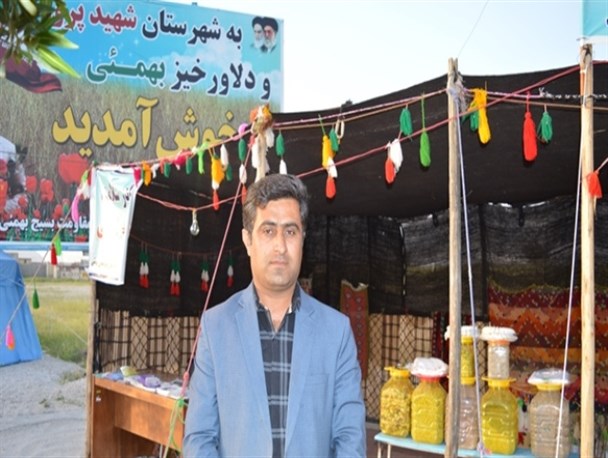برپایی نمایشگاه صنایع دستی و بوم گردی ویژه گردشگران نوروزی در لیکک+تصاویر