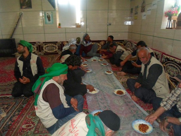 گزارش تصویری از اسکان  زائرین پیاده عراقی امام رضا علیه اسلام در حسینیه روستای راه هموار