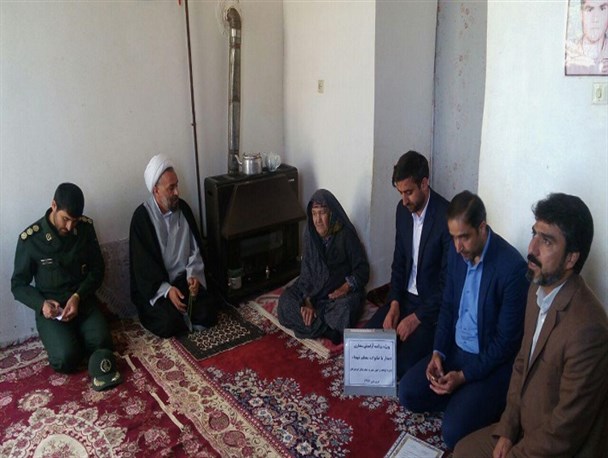 دیدار نوروزی مسئولان تویسرکانی با خانواده معزز شهدا+تصاویر