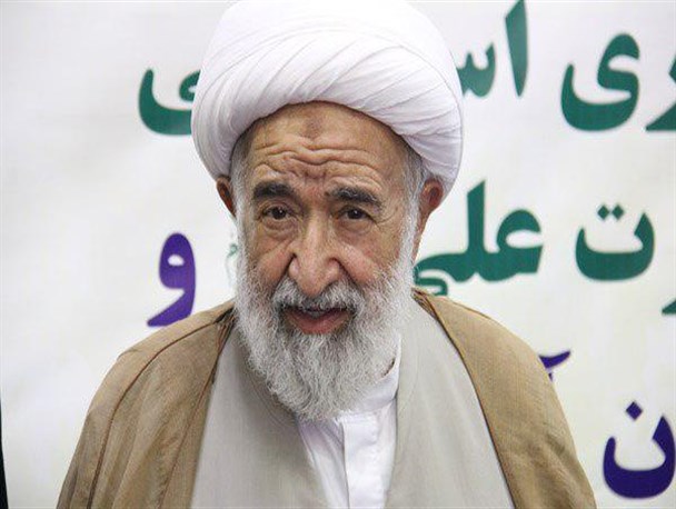 مسئولان به جای قیافه گرفتن، خدمت کنند/خون شهدا برای رفاه مردم ریخته شده است