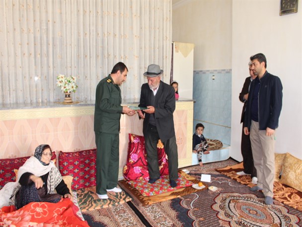 دیدار نوروزی جانشین سپاه شاهین دژ با جانباز دوران دفاع مقدس/تصاویر
