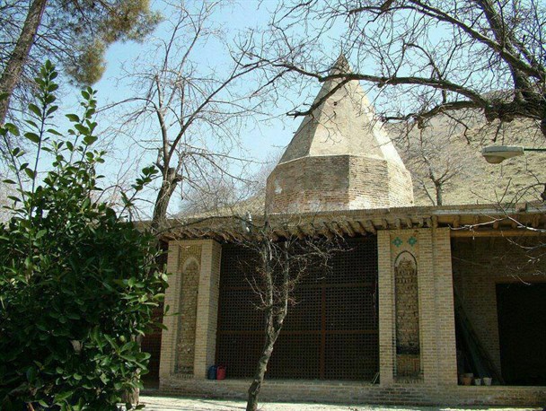 امامزاده عبدالقهار(ع)، نگینی در دل روستای ورده/ آرامش بهاری ارمغان حضور مسافران نوروزی در کوهسار