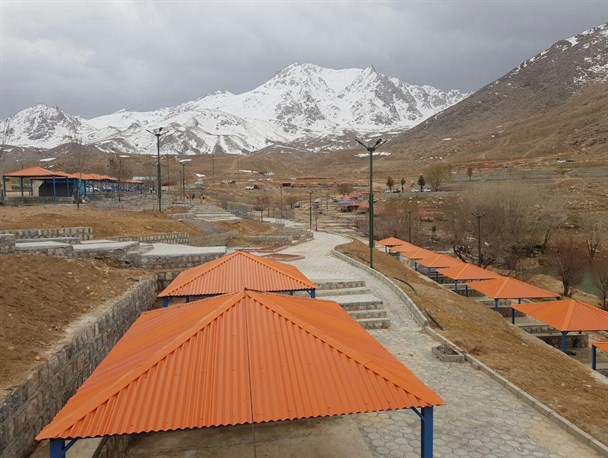 توسعه صنعت گردشگری راهی برای اشتغال زایی / کمبود امکانات در چشمه زنه گردشگران را معترض کرد