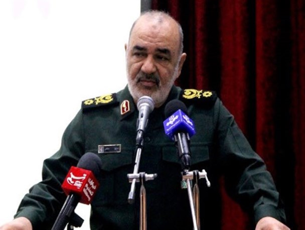 بازدید جانشین فرمانده کل سپاه از مناطق سیل زده خوزستان
