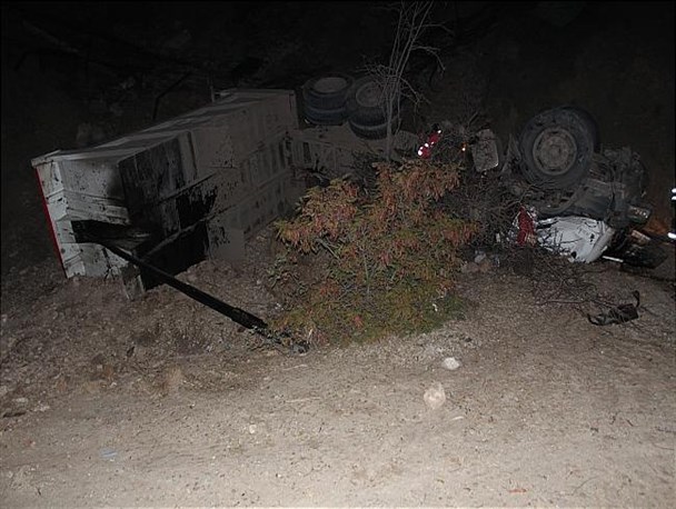 سقوط مرگبار کامیون به درون دره در فیروزکوه و کشته شدن یک نفر