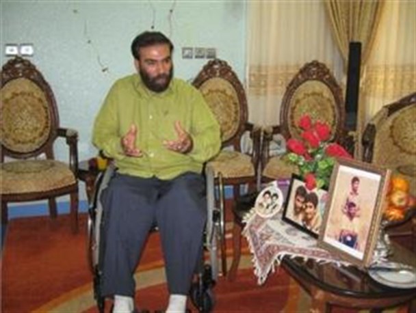 جانبازی که33 سال ویلچرنشین است/ماجرای بشکه هایی که به نام ضد انقلاب تمام شد!